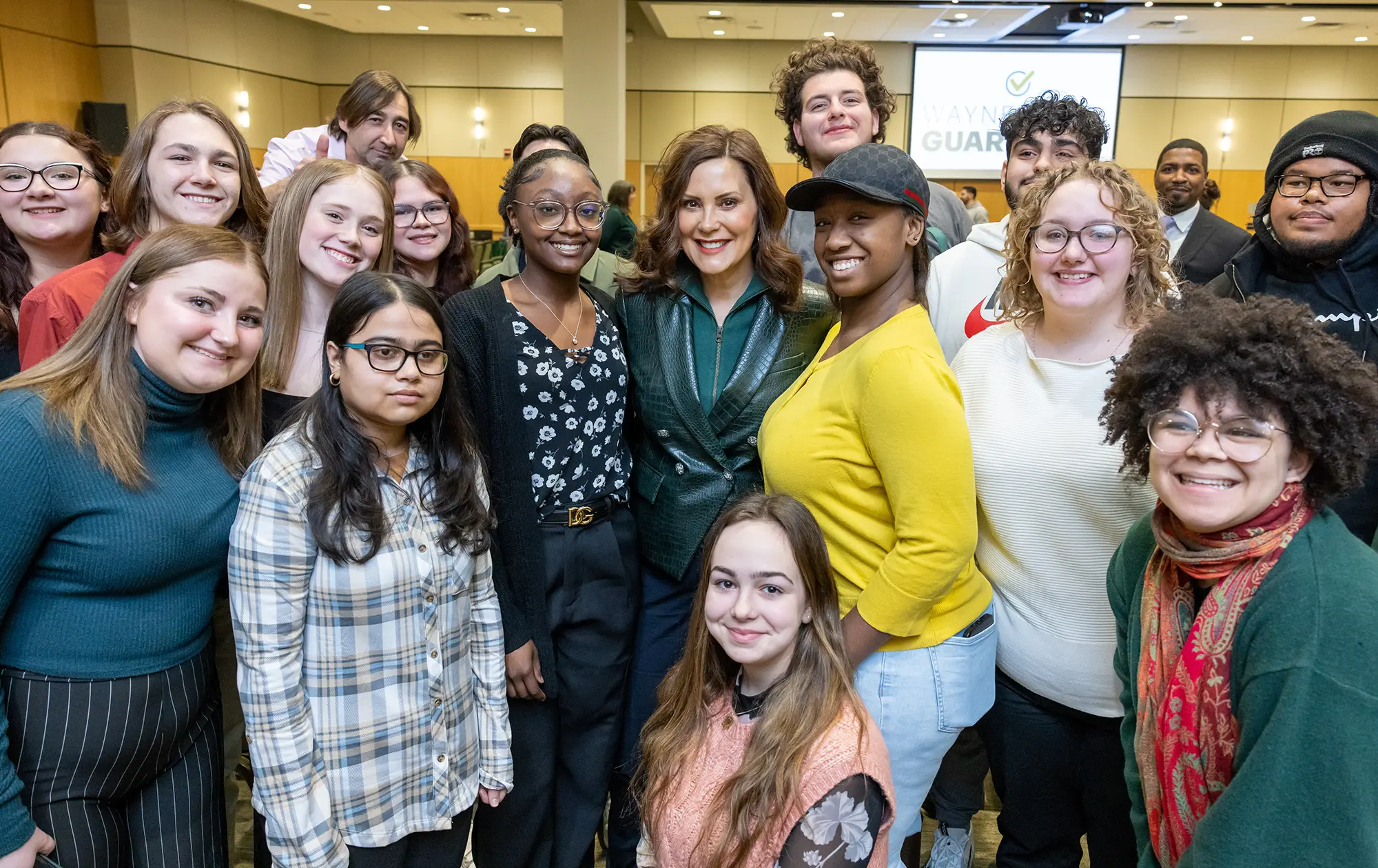 Michigan Governor Gretchen Whitmer and Wayne State University students all smile and pose together at the Wayne State Guarantee seminar